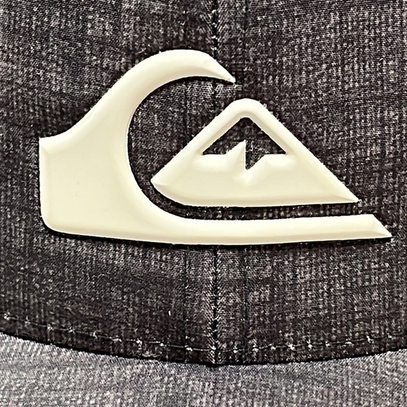 Quiksilver flexfit cap, like new condition - Picture 7 of 12